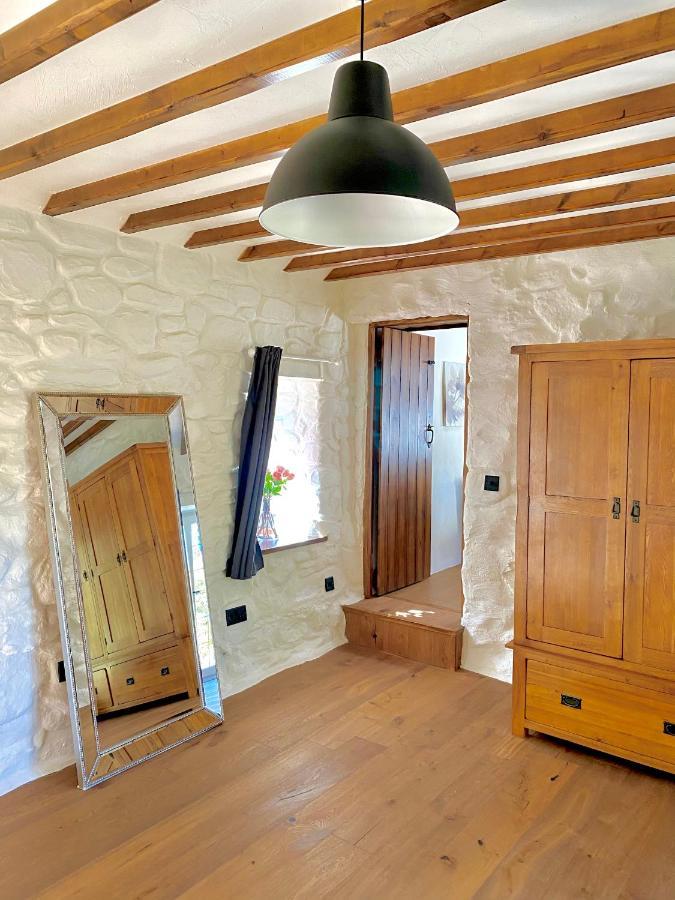 Beautiful Ancient Stone Cottage, Local Walks & Pub! Conwy Luaran gambar