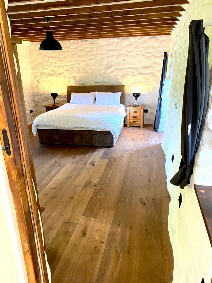 Beautiful Ancient Stone Cottage, Local Walks & Pub! Conwy Luaran gambar